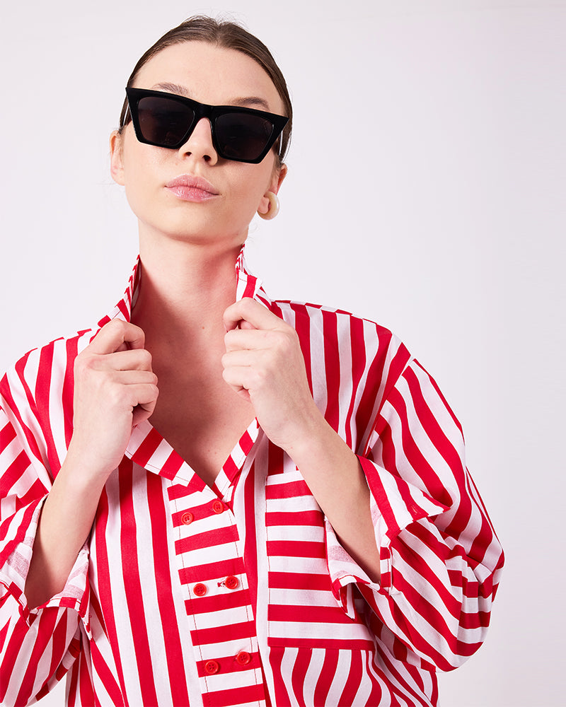 Kırmızı Çizgili Gömlek